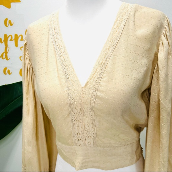 Boutique Light Camel Boho Embroidered Lace V-Neck Long Sleeve Crop Blouse XS NWT - Picture 5 of 11